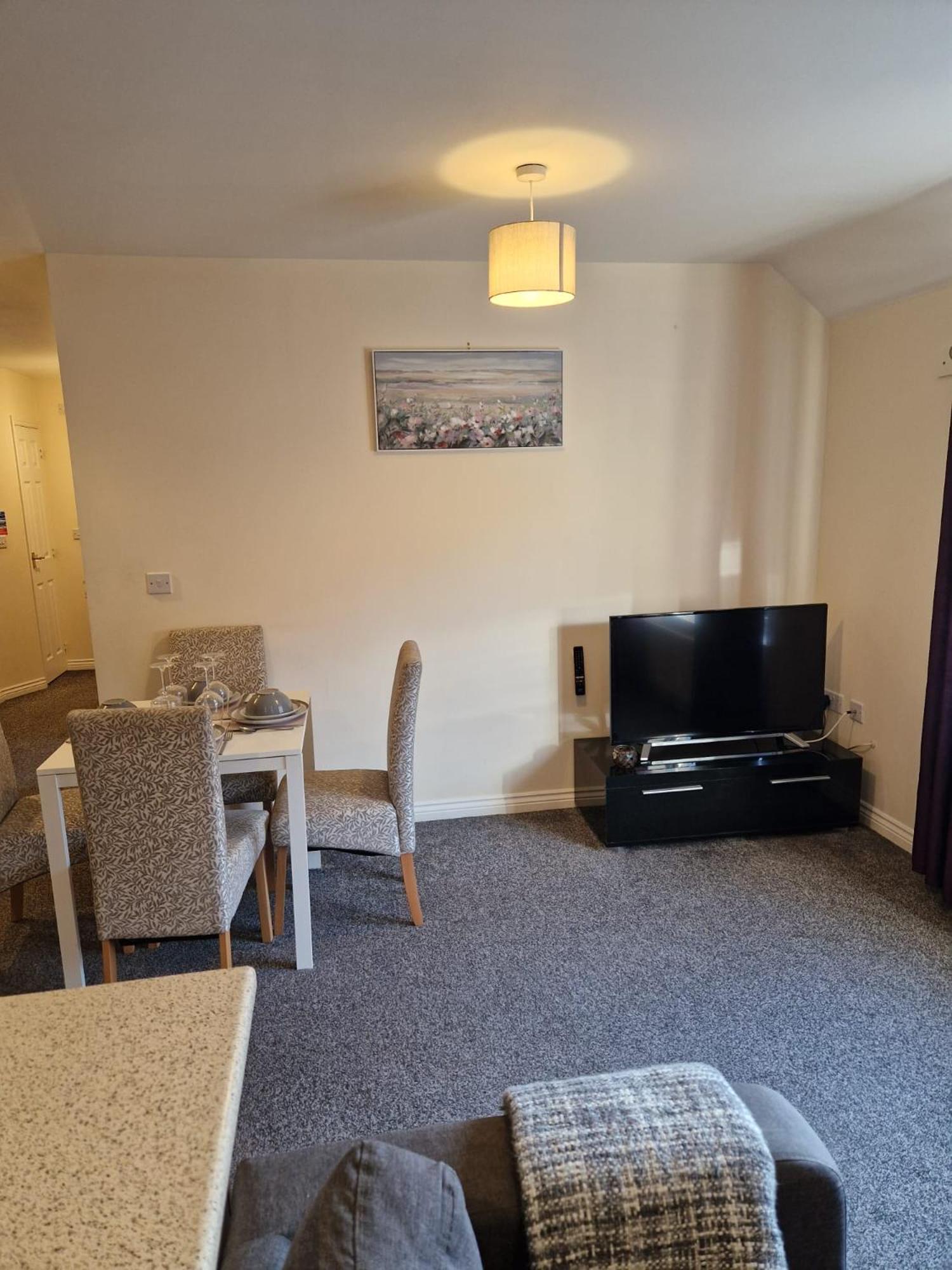 Hereford - Mayflower Coach House, Modern 2 Bedroom Property With Parking, Located South Of Hereford City, Suitable For Small Family, Couple Or Contractors - Sleeps Up To 5 Guests - Hosted By Rentmyhouse Екстериор снимка