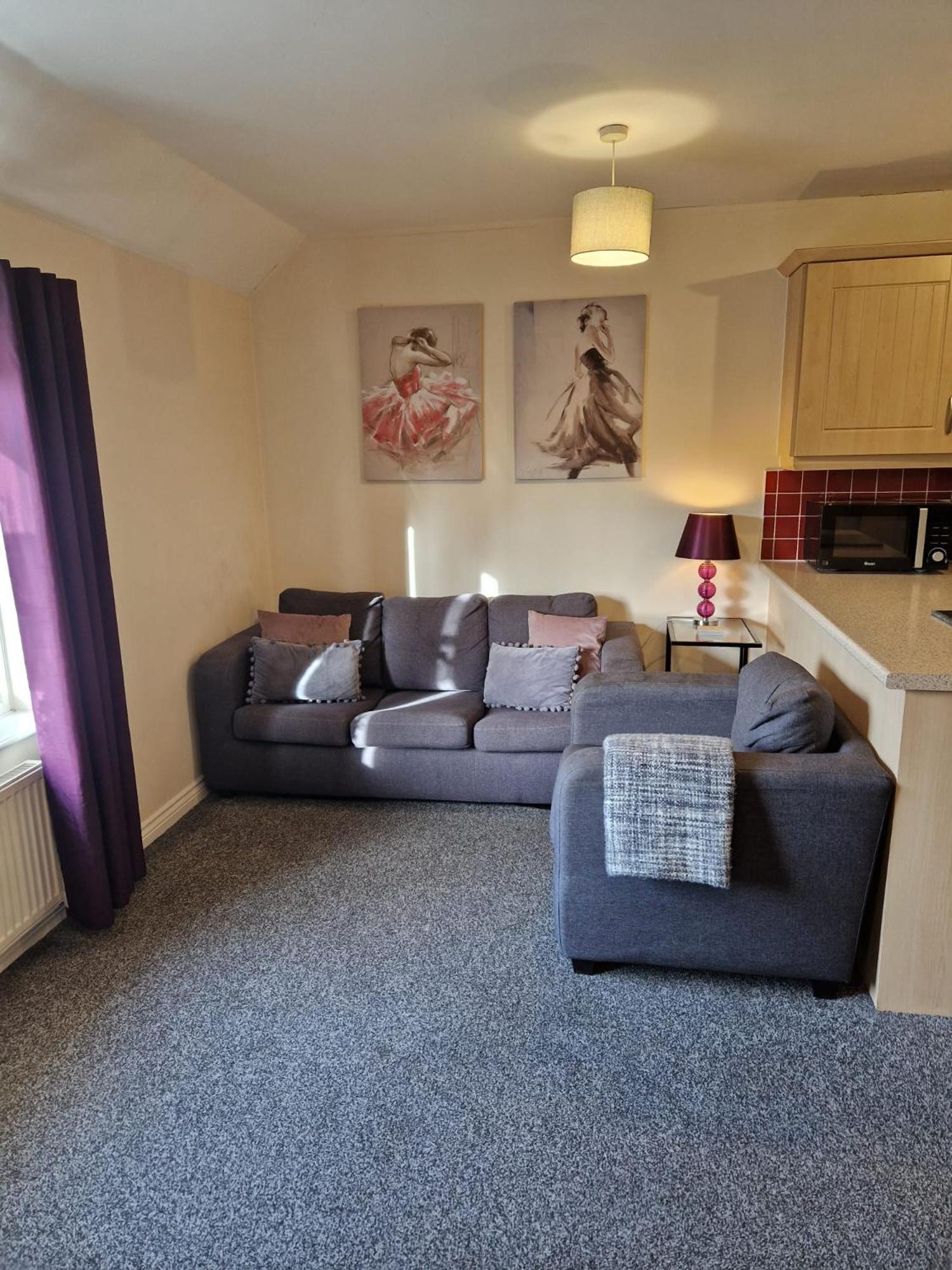 Hereford - Mayflower Coach House, Modern 2 Bedroom Property With Parking, Located South Of Hereford City, Suitable For Small Family, Couple Or Contractors - Sleeps Up To 5 Guests - Hosted By Rentmyhouse Екстериор снимка