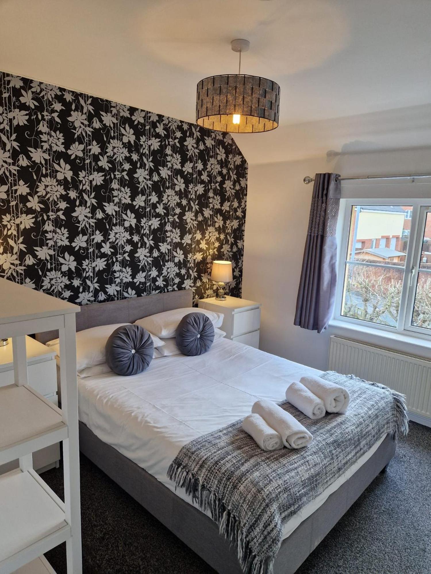 Hereford - Mayflower Coach House, Modern 2 Bedroom Property With Parking, Located South Of Hereford City, Suitable For Small Family, Couple Or Contractors - Sleeps Up To 5 Guests - Hosted By Rentmyhouse Екстериор снимка