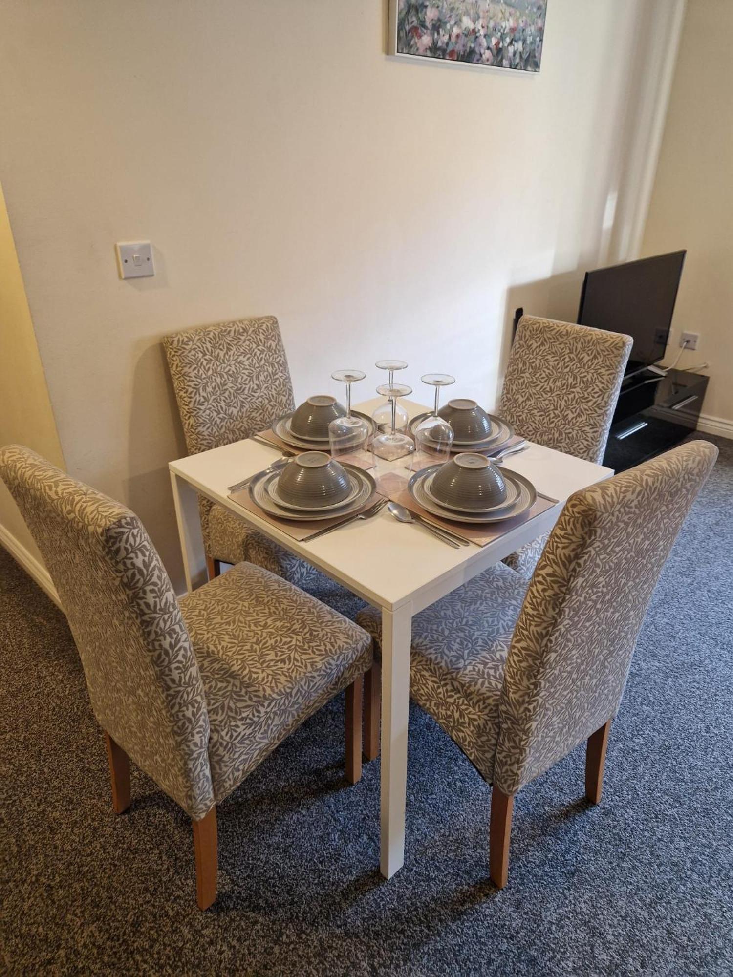 Hereford - Mayflower Coach House, Modern 2 Bedroom Property With Parking, Located South Of Hereford City, Suitable For Small Family, Couple Or Contractors - Sleeps Up To 5 Guests - Hosted By Rentmyhouse Екстериор снимка