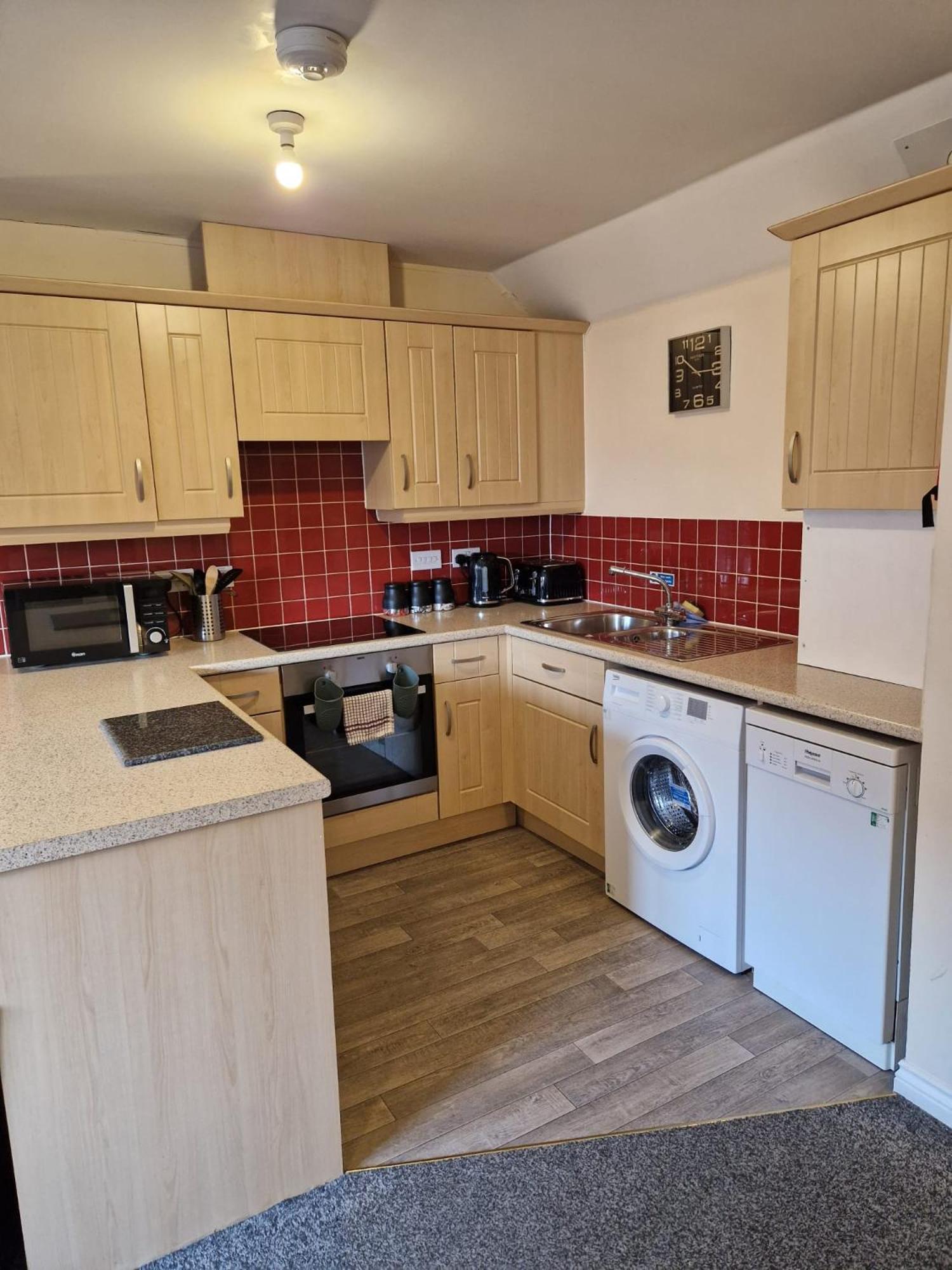 Hereford - Mayflower Coach House, Modern 2 Bedroom Property With Parking, Located South Of Hereford City, Suitable For Small Family, Couple Or Contractors - Sleeps Up To 5 Guests - Hosted By Rentmyhouse Екстериор снимка