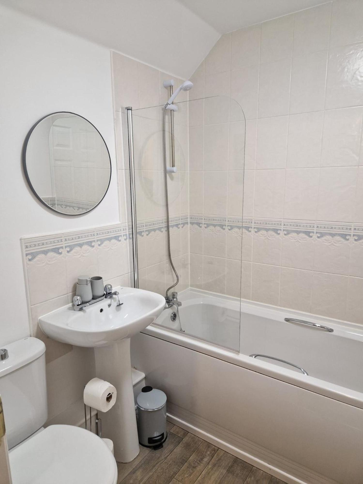 Hereford - Mayflower Coach House, Modern 2 Bedroom Property With Parking, Located South Of Hereford City, Suitable For Small Family, Couple Or Contractors - Sleeps Up To 5 Guests - Hosted By Rentmyhouse Екстериор снимка